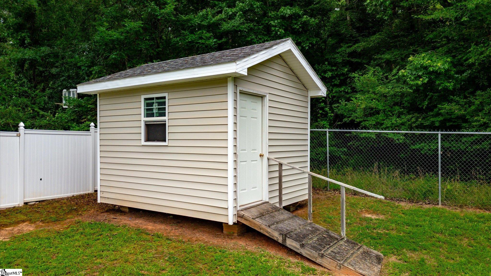 Clinton, South Carolina 29325, United States, 4 Bedrooms Bedrooms, ,4 BathroomsBathrooms,Residential,Contingent,151526