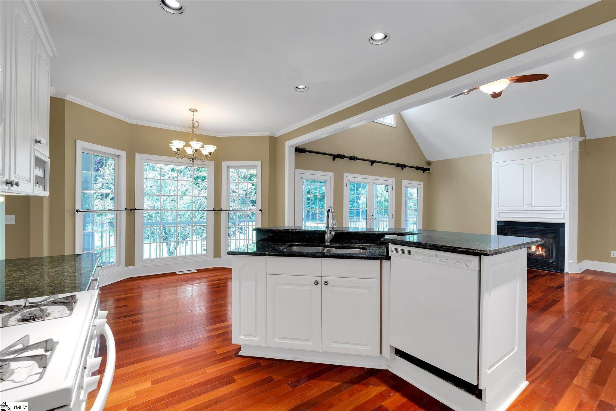 Clinton, South Carolina 29325, United States, 4 Bedrooms Bedrooms, ,4 BathroomsBathrooms,Residential,Contingent,151526