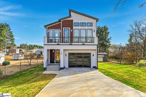Photo of 209 Springdale Avenue, Greer, SC 29650 (MLS # 1589050)
