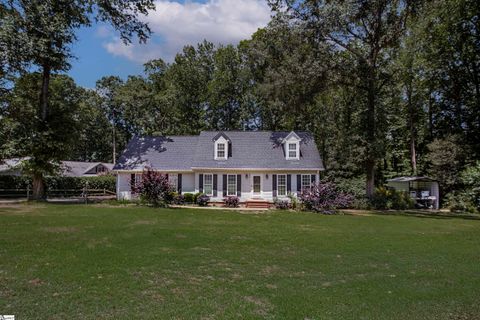 Photo of 106 Farmgate Road, Pickens, SC 29671 (MLS # 1595334)