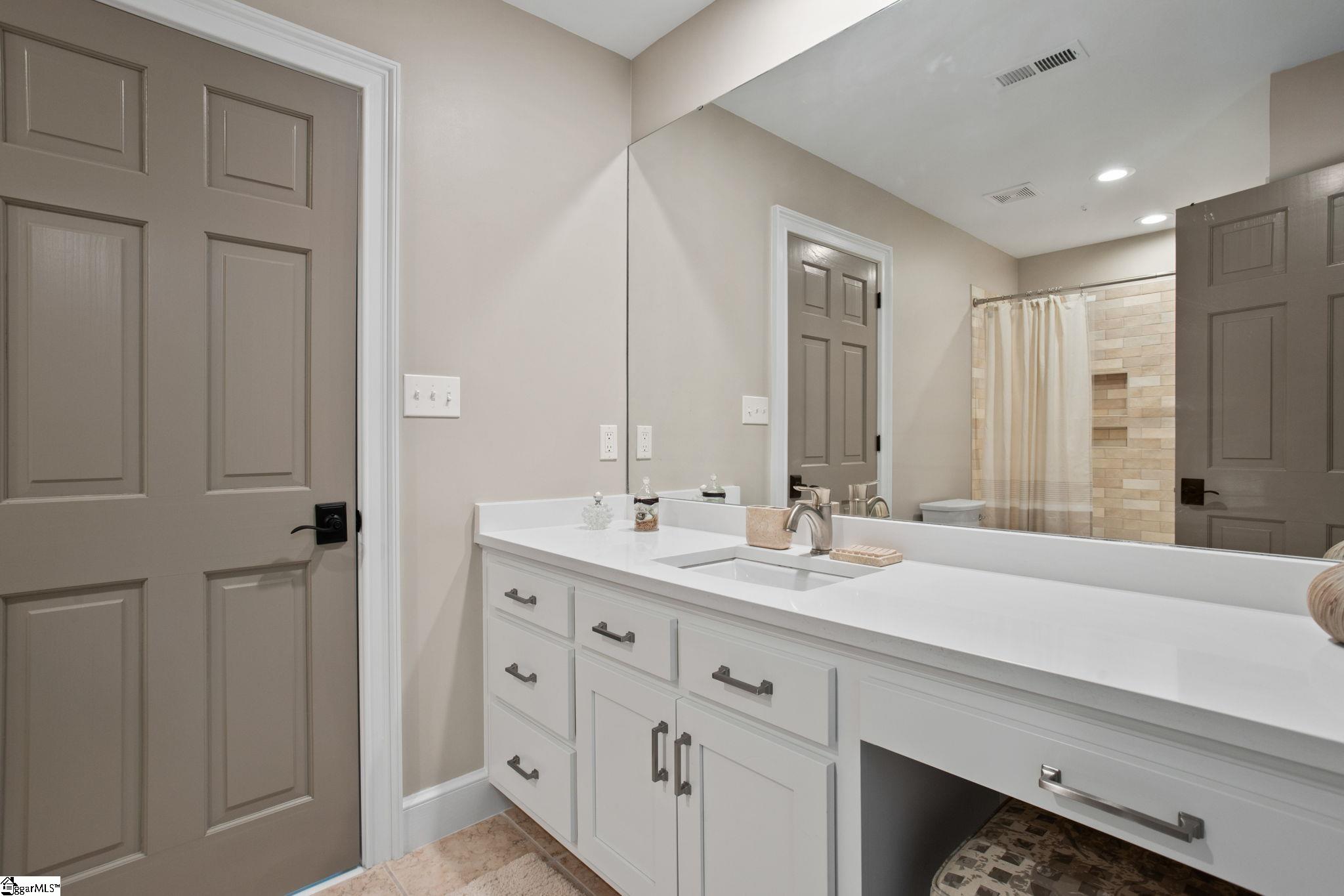 Landrum, South Carolina 29356, United States, 4 Bedrooms Bedrooms, ,4 BathroomsBathrooms,Residential,Active,124644