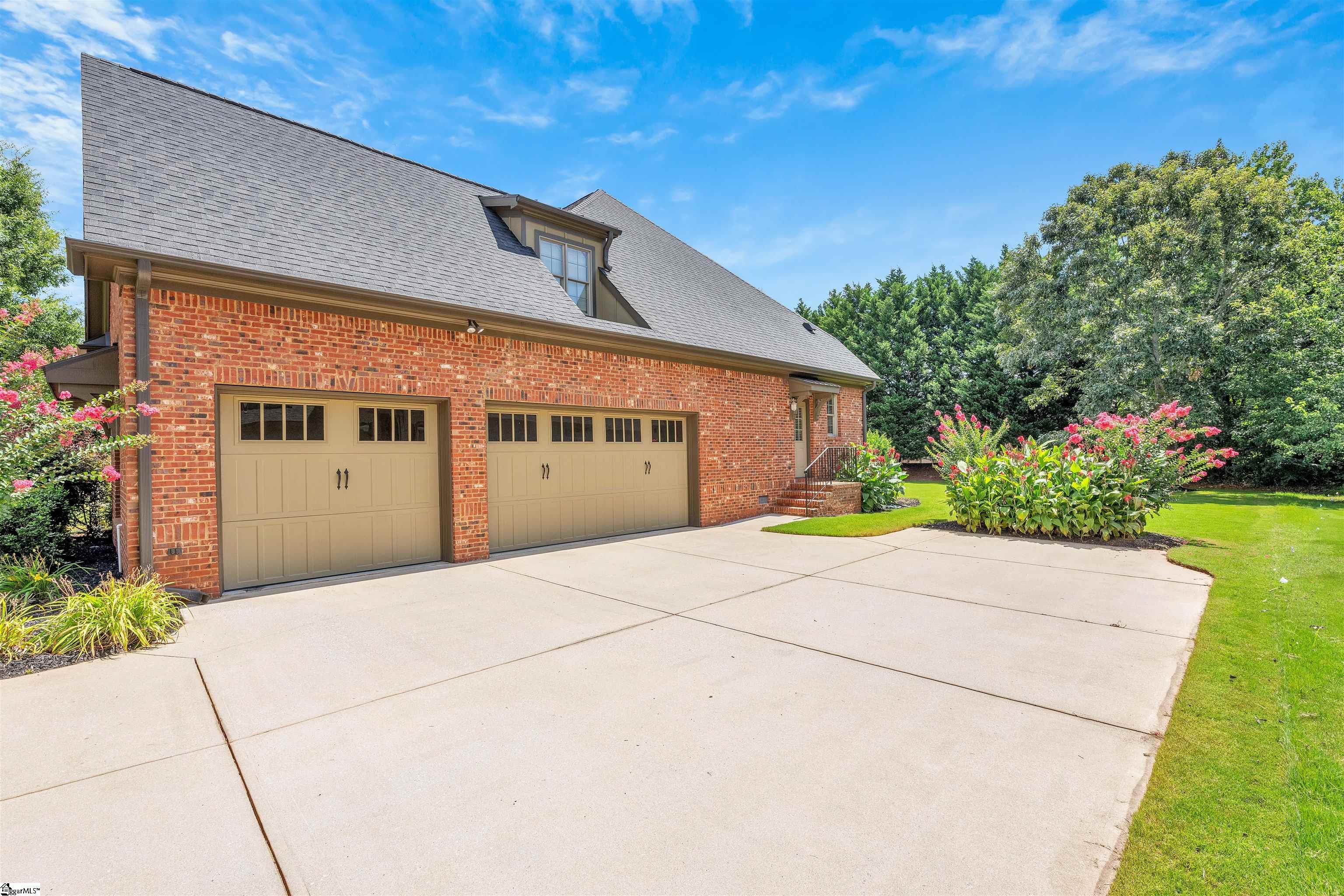 Simpsonville, South Carolina 29681, United States, 5 Bedrooms Bedrooms, ,4 BathroomsBathrooms,Residential,Active,174036