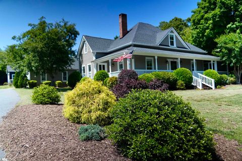 Photo of 305 E Prince Road, Landrum, SC 29356 (MLS # 1591614)