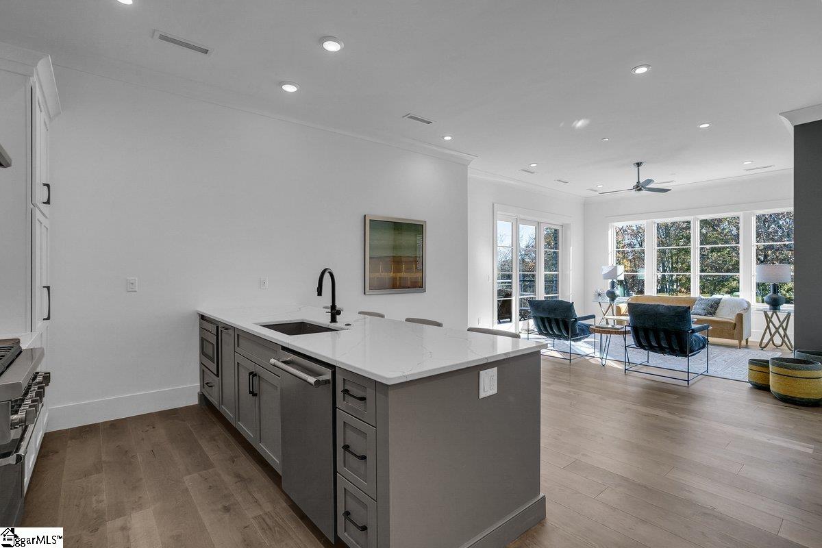 Greenville, South Carolina 29601, United States, 2 Bedrooms Bedrooms, ,2 BathroomsBathrooms,Residential,Active,75822