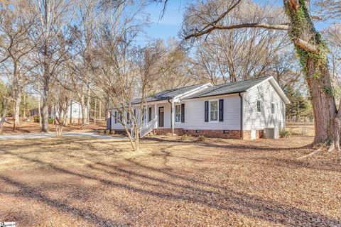 Photo of 901 Standing Springs Road, Greenville, SC 29605 (MLS # 1577757)