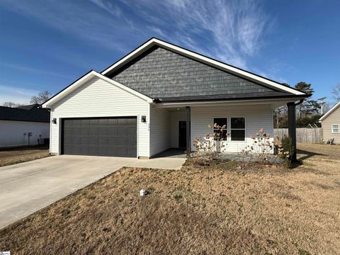 Photo of 206 Essex Drive, Clinton, SC 29325 (MLS # 1581850)