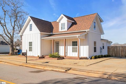 Photo of 540 Perry Avenue, Greenville, SC 29611 (MLS # 1582377)