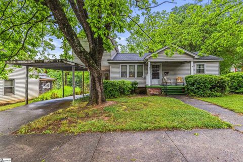 Photo of 950 N Logan Street, Gaffney, SC 29341 (MLS # 1590292)