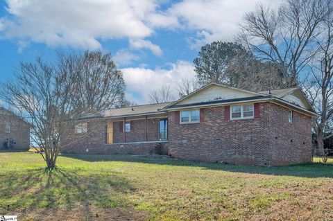 Photo of 221 Greenland Road, Anderson, SC 29626 (MLS # 1577615)