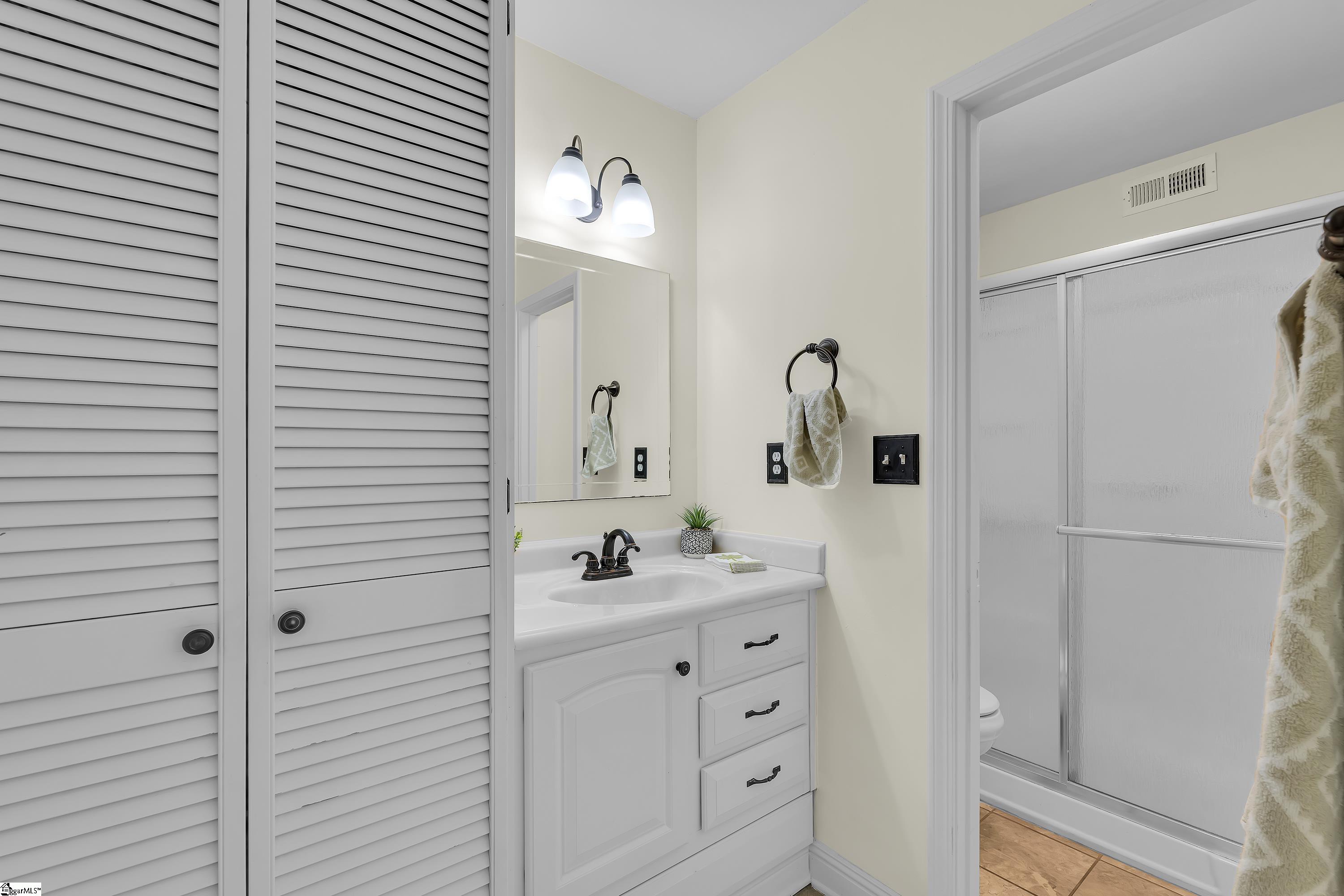 Greenville, South Carolina 29601, United States, 2 Bedrooms Bedrooms, ,2 BathroomsBathrooms,Residential,Active,196188