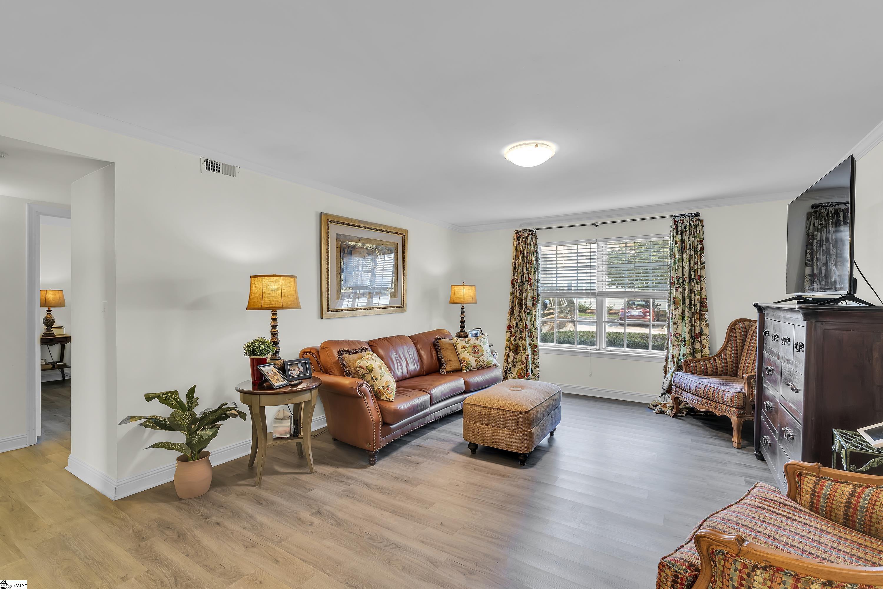 Greenville, South Carolina 29601, United States, 2 Bedrooms Bedrooms, ,2 BathroomsBathrooms,Residential,Active,196188