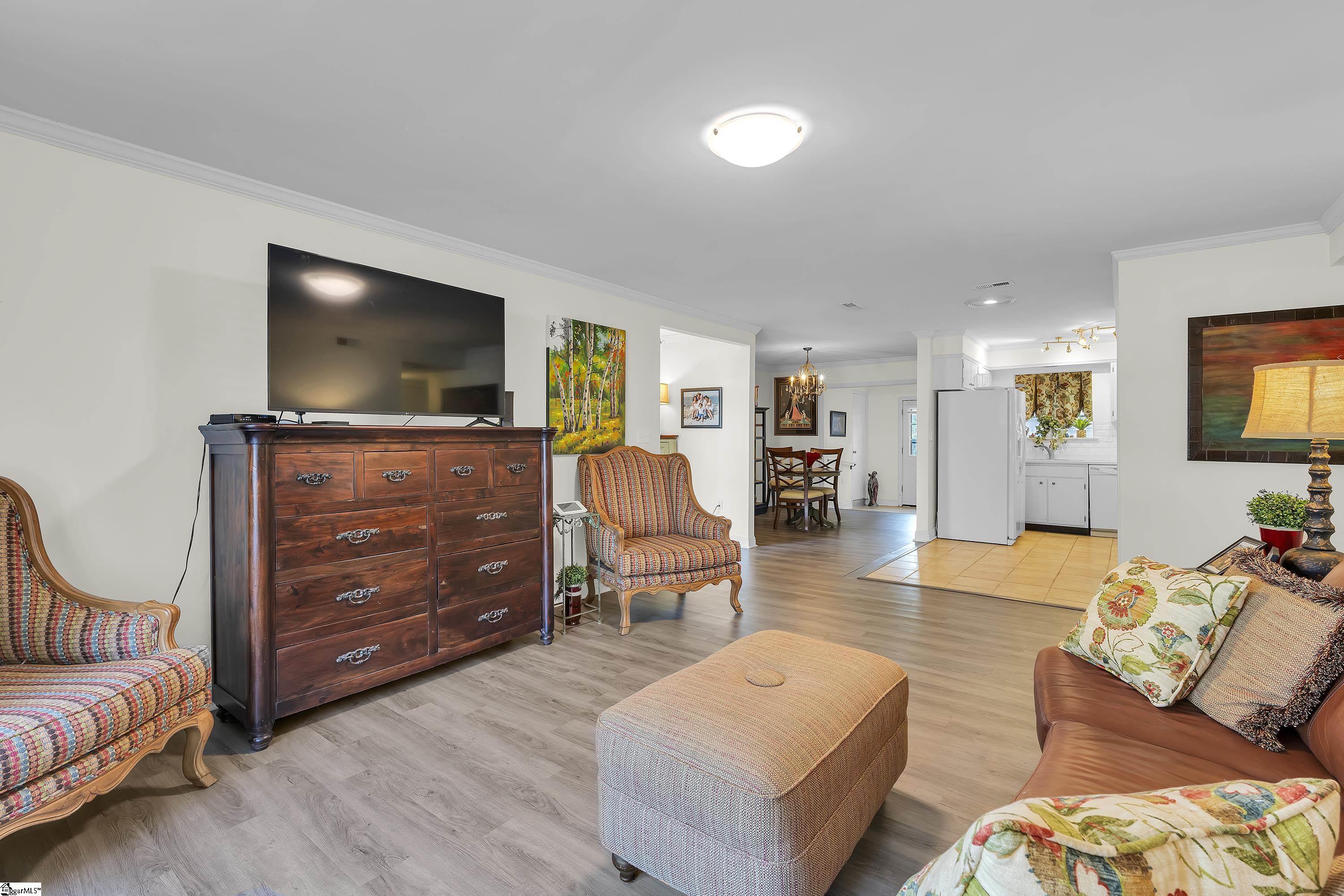 Greenville, South Carolina 29601, United States, 2 Bedrooms Bedrooms, ,2 BathroomsBathrooms,Residential,Active,196188