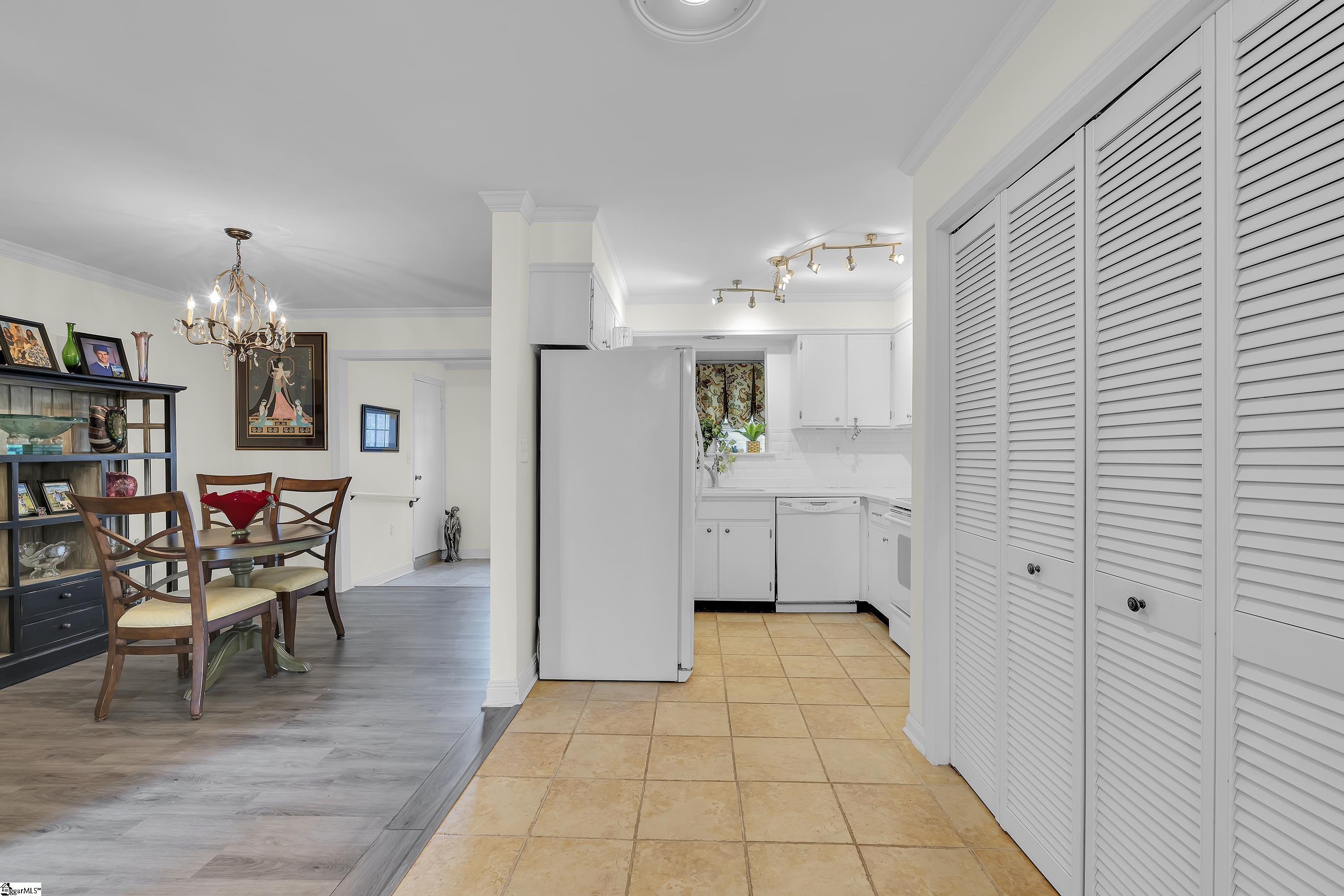 Greenville, South Carolina 29601, United States, 2 Bedrooms Bedrooms, ,2 BathroomsBathrooms,Residential,Active,196188