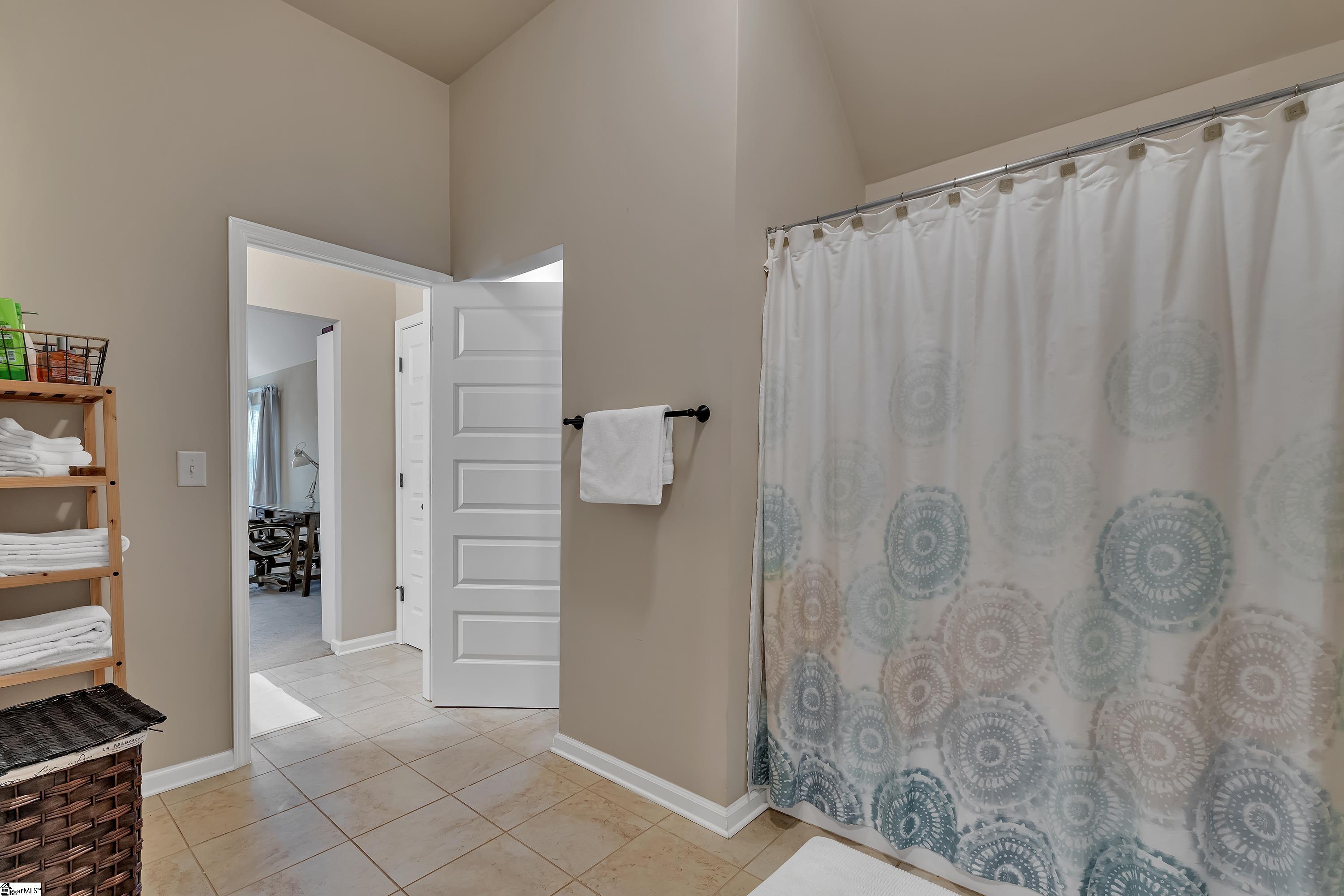 Greer, South Carolina 29650, United States, 5 Bedrooms Bedrooms, ,4 BathroomsBathrooms,Residential,Contingent,8212