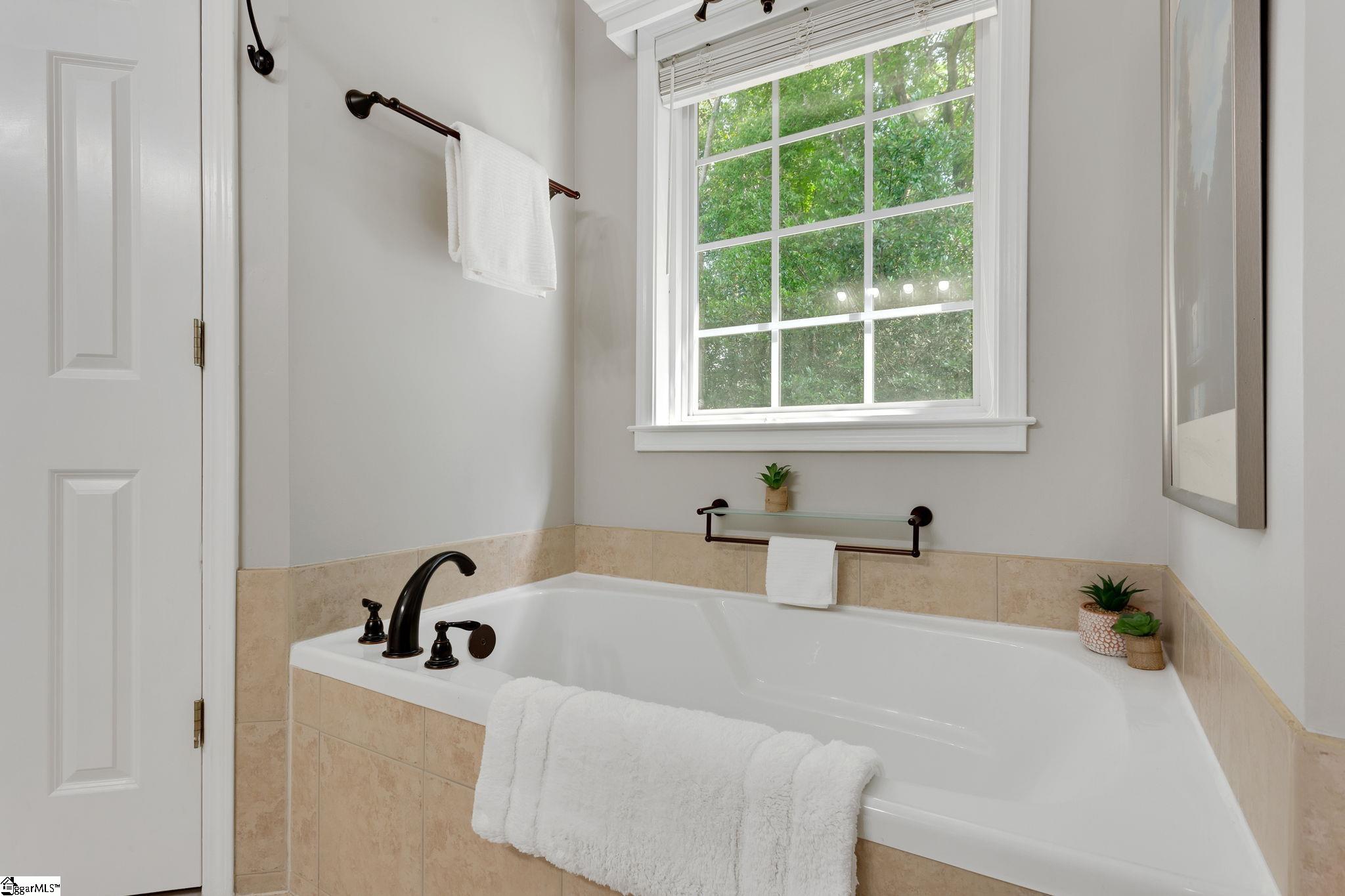 Simpsonville, South Carolina 29681, United States, 3 Bedrooms Bedrooms, ,2 BathroomsBathrooms,Residential,Contingent,211738