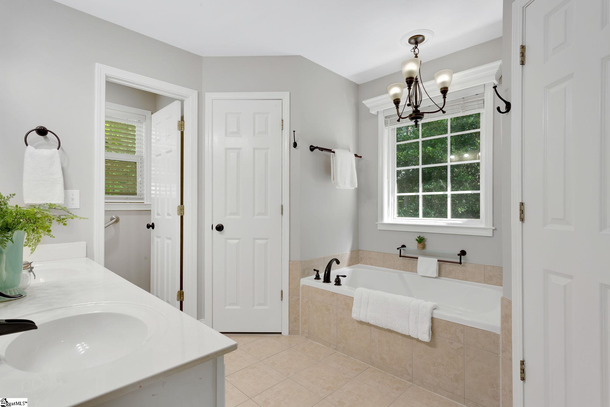 Simpsonville, South Carolina 29681, United States, 3 Bedrooms Bedrooms, ,2 BathroomsBathrooms,Residential,Contingent,211738