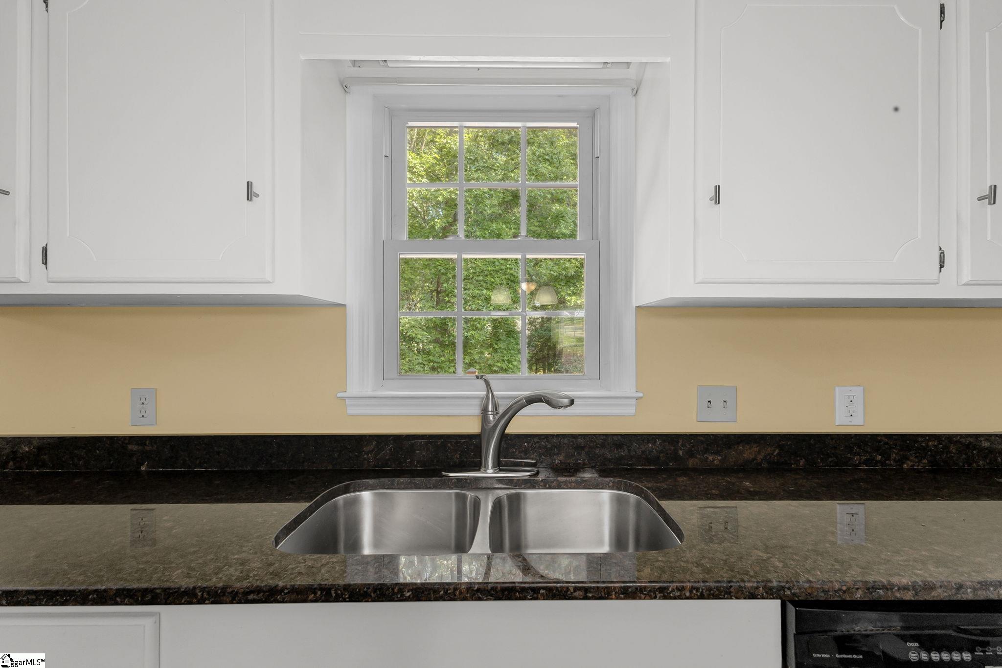 Spartanburg, South Carolina 29301, United States, 3 Bedrooms Bedrooms, ,3 BathroomsBathrooms,Residential,Active,239444