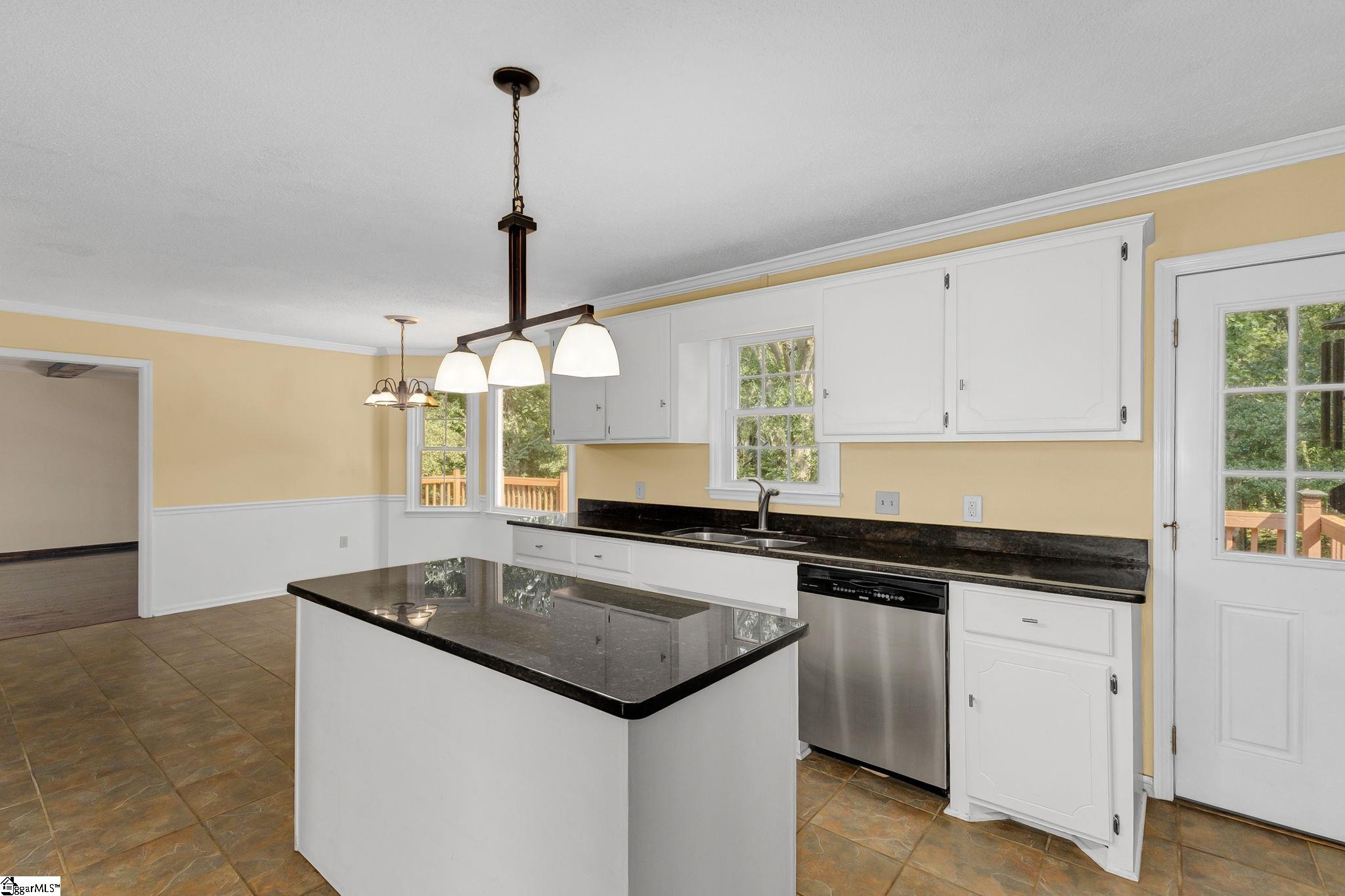 Spartanburg, South Carolina 29301, United States, 3 Bedrooms Bedrooms, ,3 BathroomsBathrooms,Residential,Active,239444