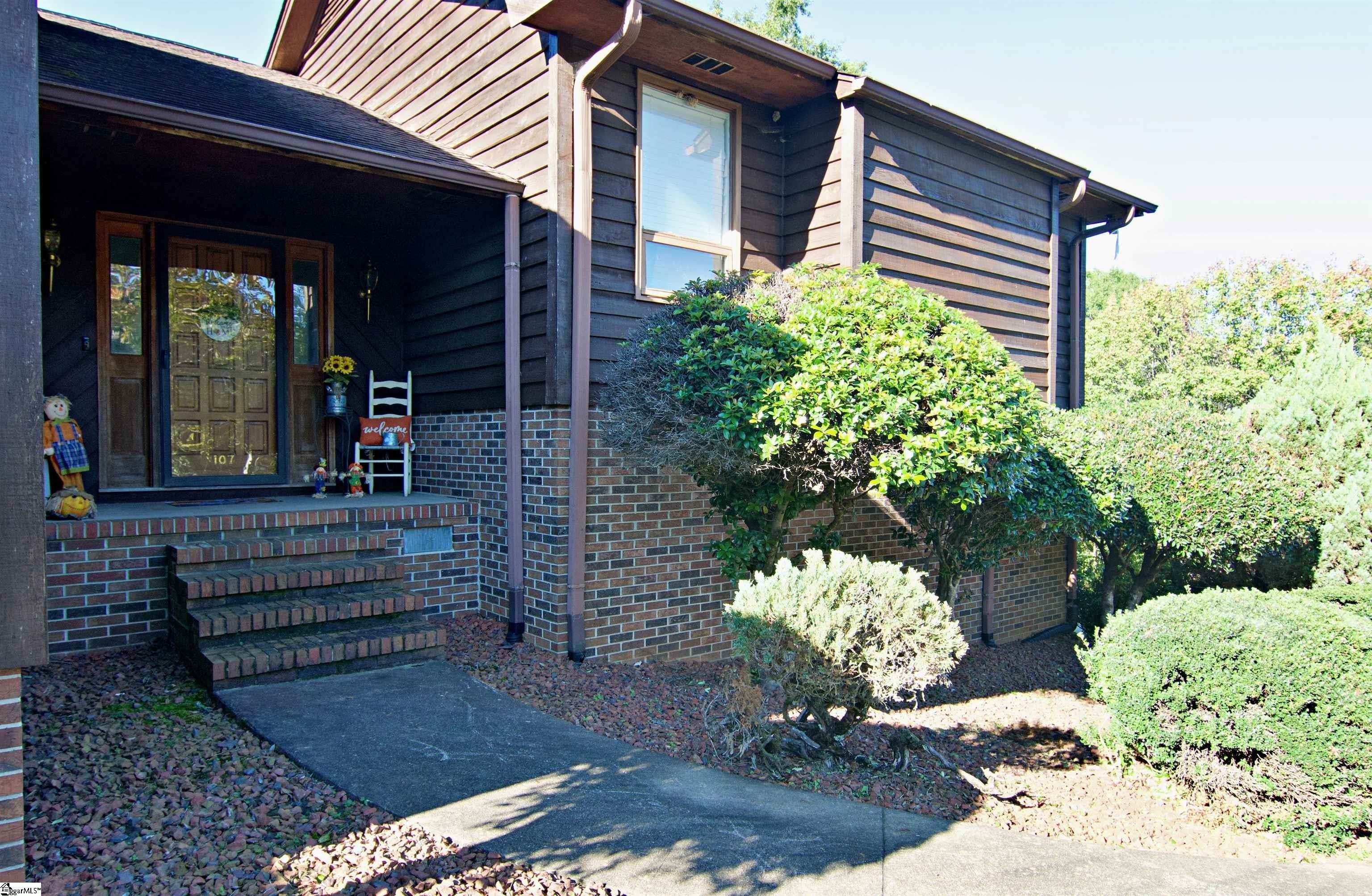 107 Middlewood Lane