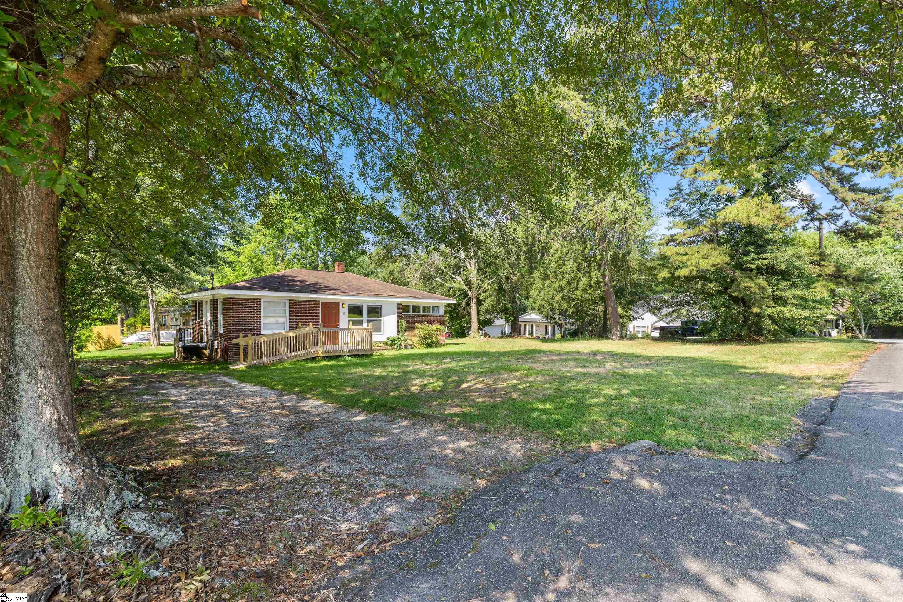 11 Parkhurst Avenue