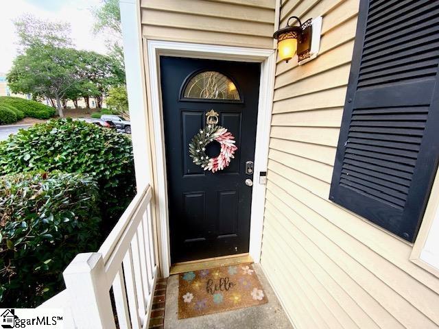 102 E Bay Court