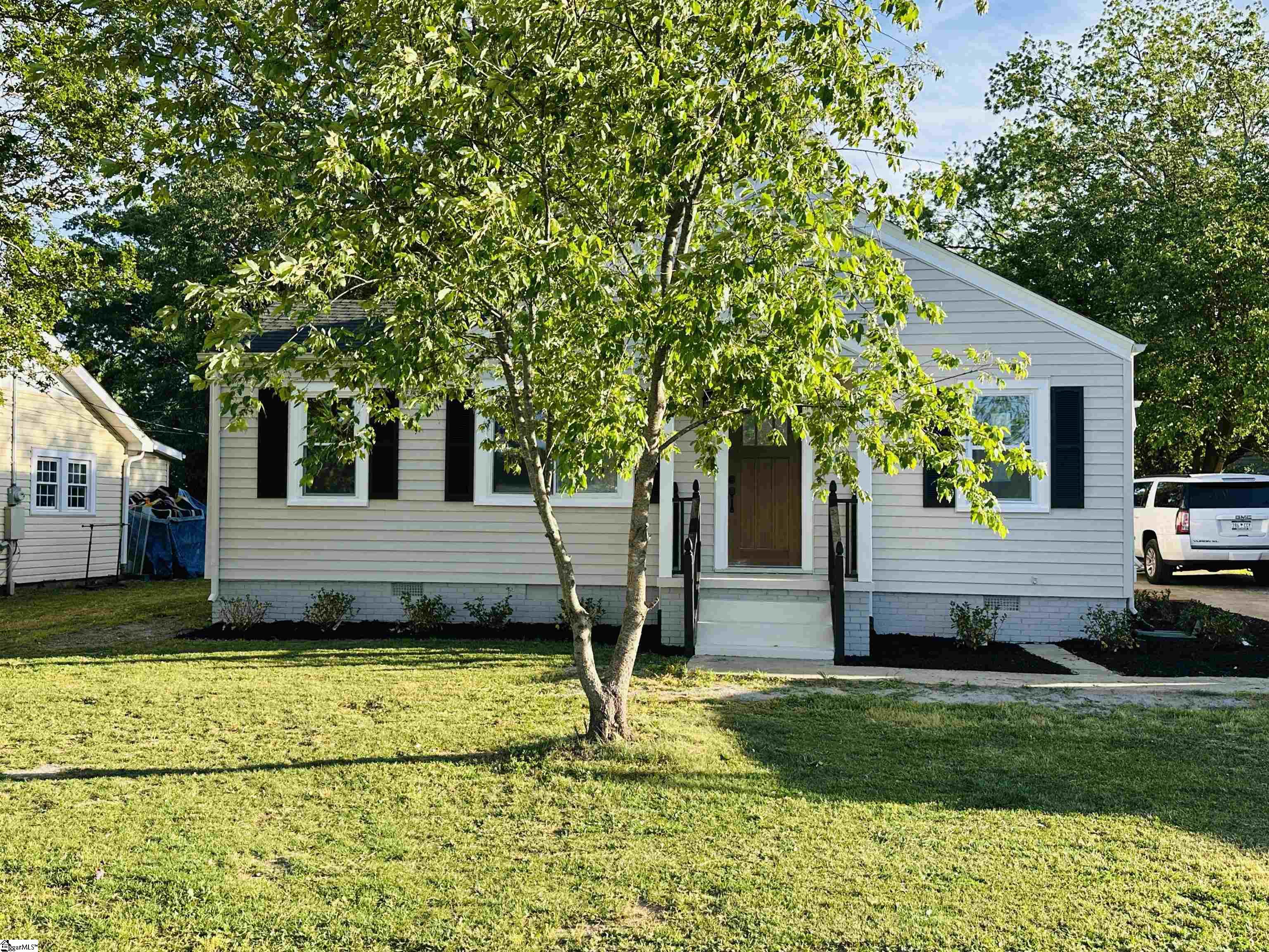 414 E Fairview Avenue, Greer, SC Home for Sale 2 414 E Fairview Avenue