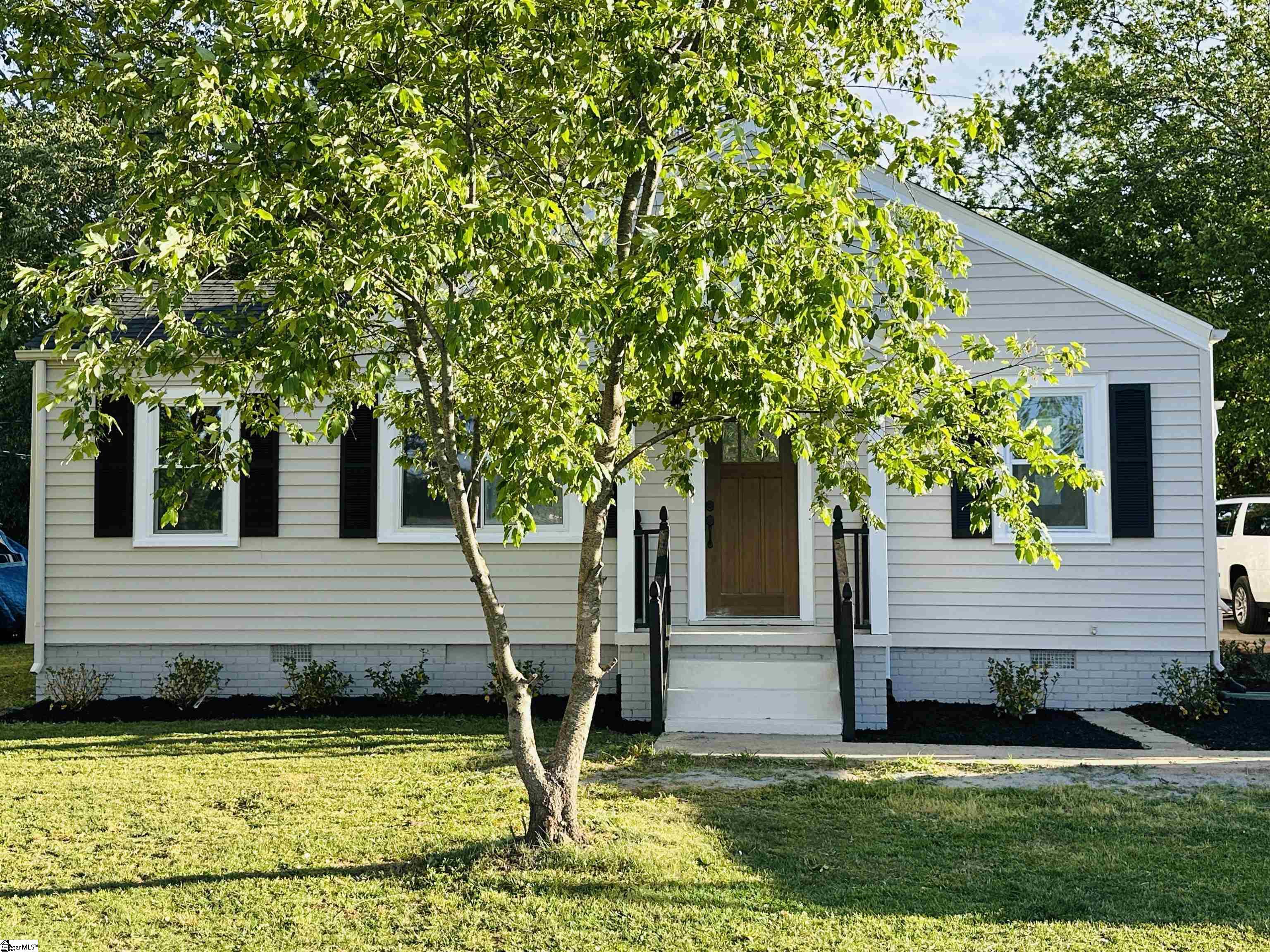 414 E Fairview Avenue, Greer, SC Home for Sale 1 414 E Fairview Avenue