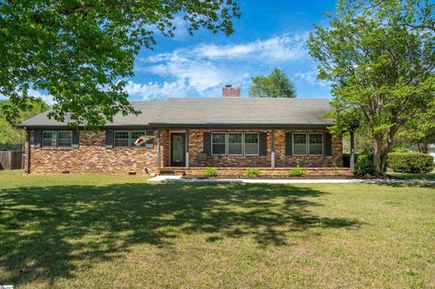Photo of 125 Thunderbird Place, Spartanburg, SC 29307 (MLS # 1588889)