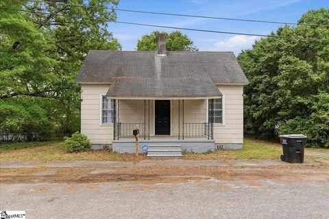 Photo of 4 Mcgee Street, Belton, SC 29627 (MLS # 1589765)
