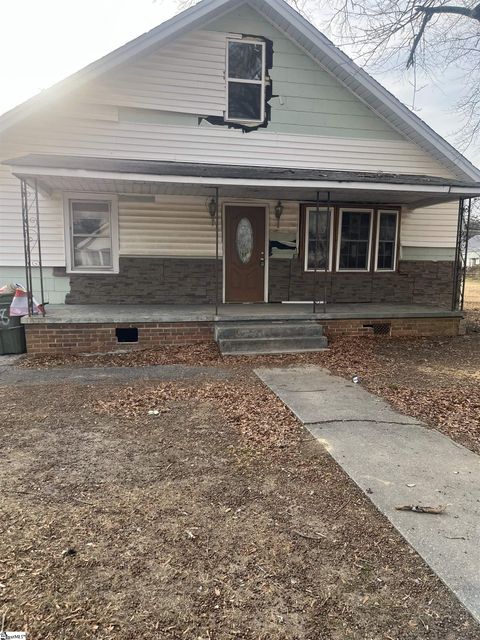 Photo of 98 Palmetto Street, Clinton, SC 29325 (MLS # 1581134)