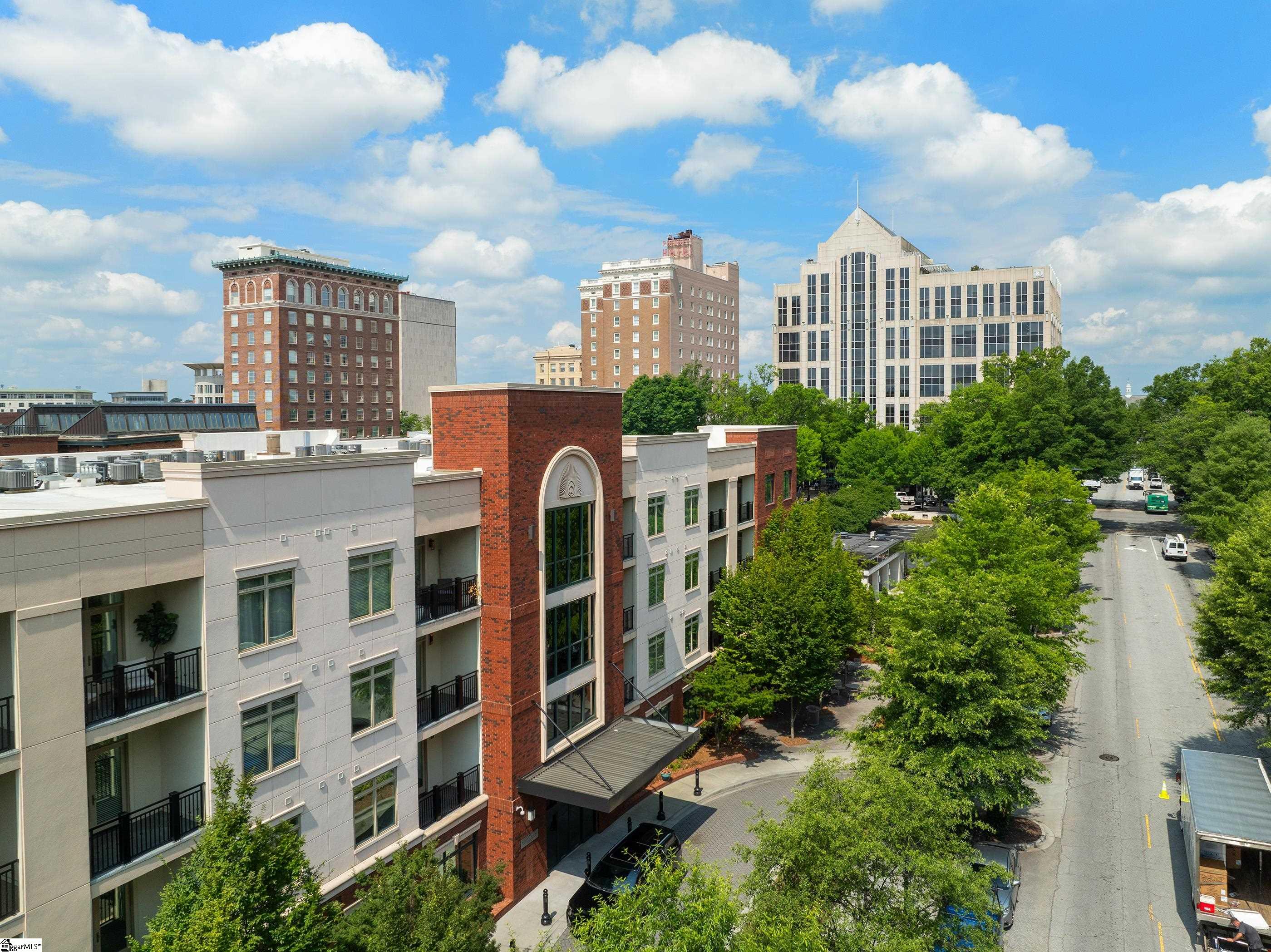 98 E Mcbee Avenue Unit 303