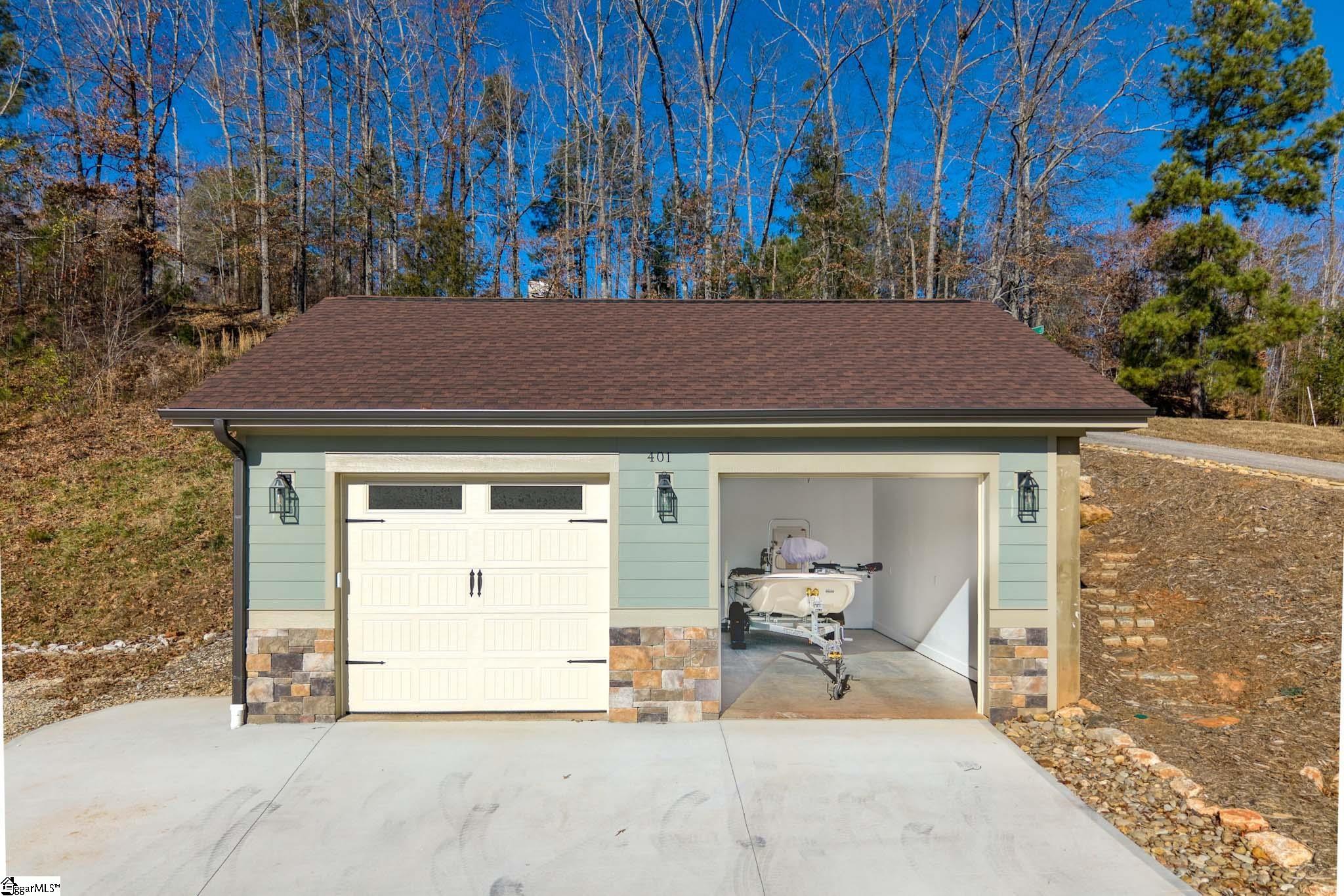 Seneca, South Carolina, 29672, United States, 3 Bedrooms Bedrooms, ,4 BathroomsBathrooms,Residential,Active,2006951