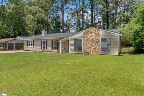 Photo of 206 Aberdeen Lane, Spartanburg, SC 29307 (MLS # 1596472)
