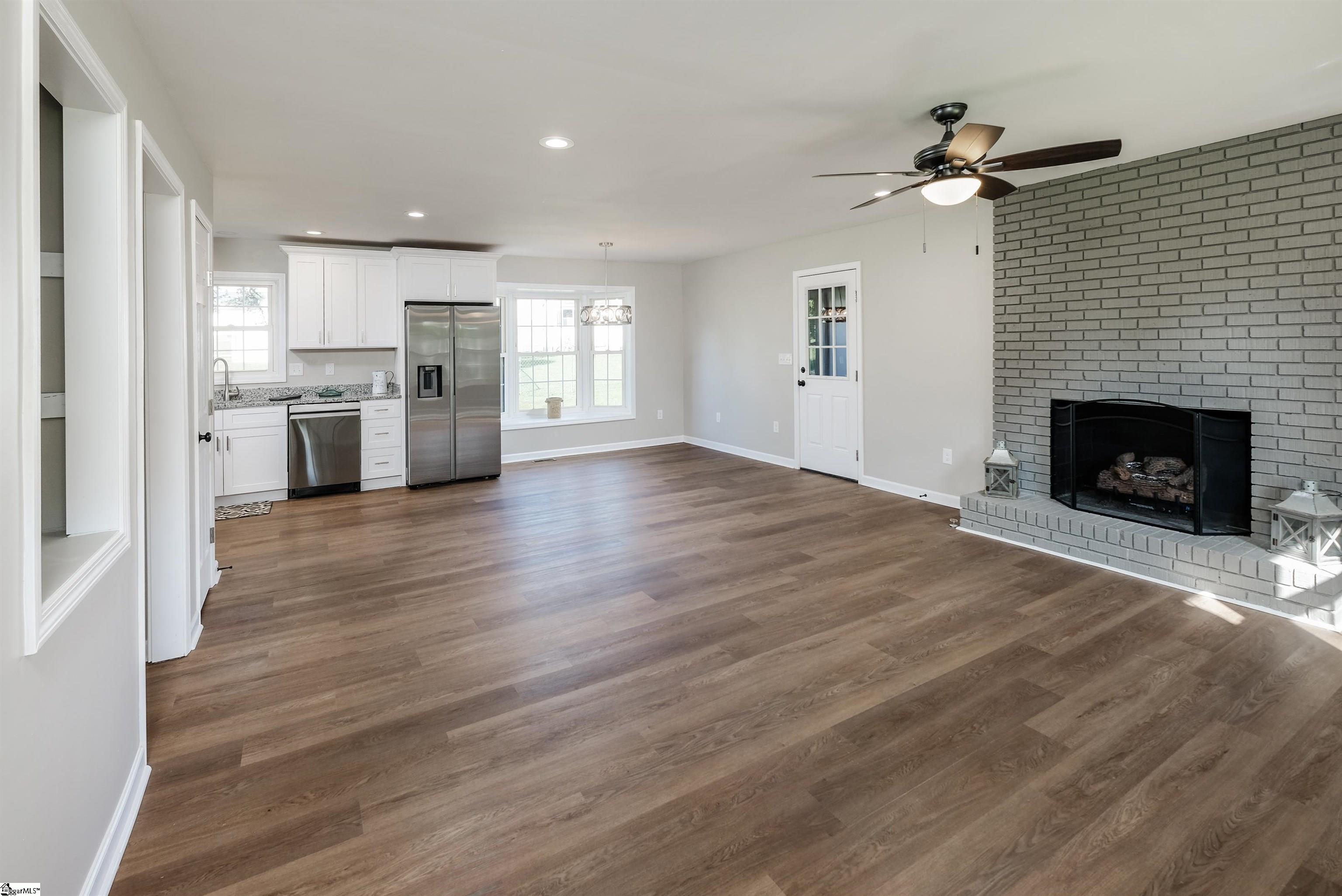 7 Lisa Drive
