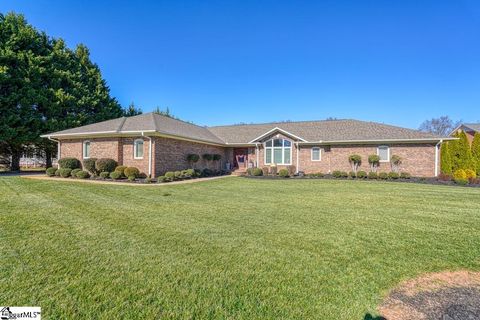 Photo of 218 Mountain Range Road, Boiling Springs, SC 29316 (MLS # 1578401)