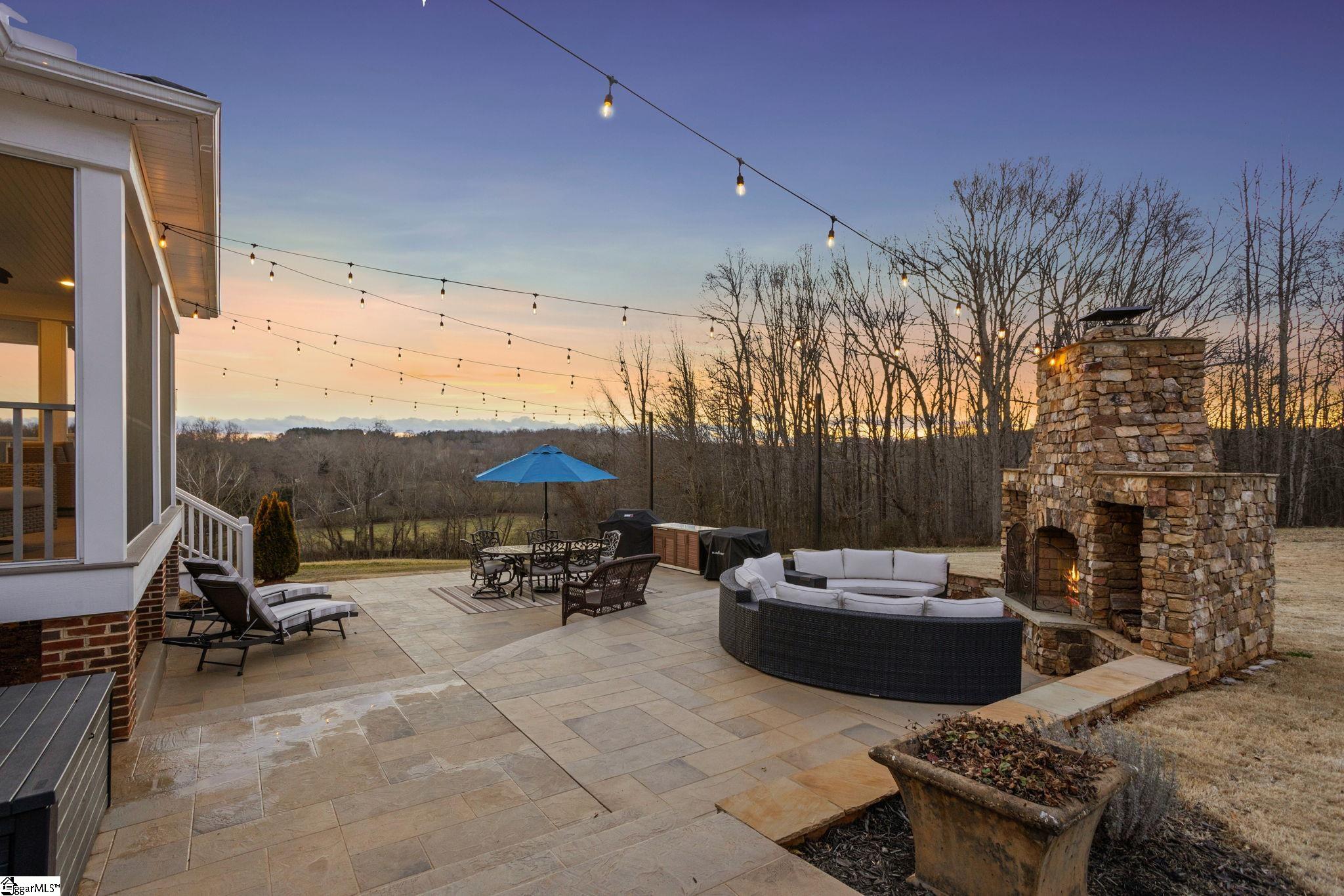904 Laurelwood Way