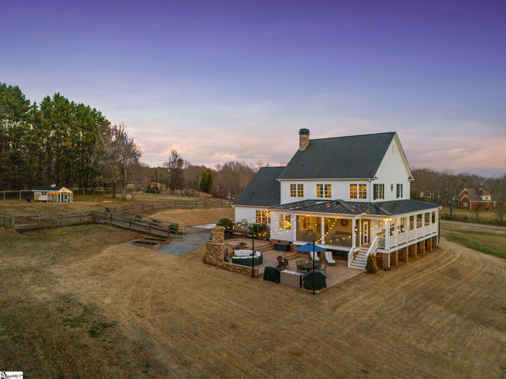 904 Laurelwood Way