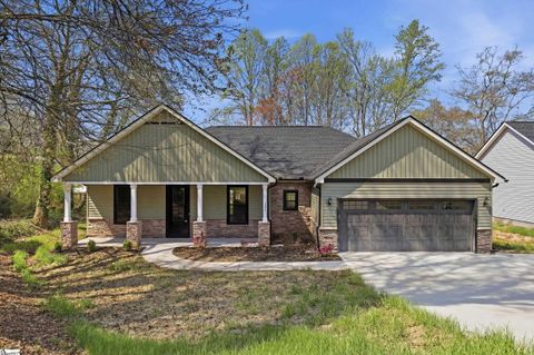 Photo of 121 Tubbs Mountain Road, Travelers Rest, SC 29690 (MLS # 1586234)