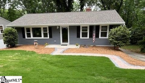 Photo of 40 Kirkwood Lane, Greenville, SC 29607 (MLS # 1579941)