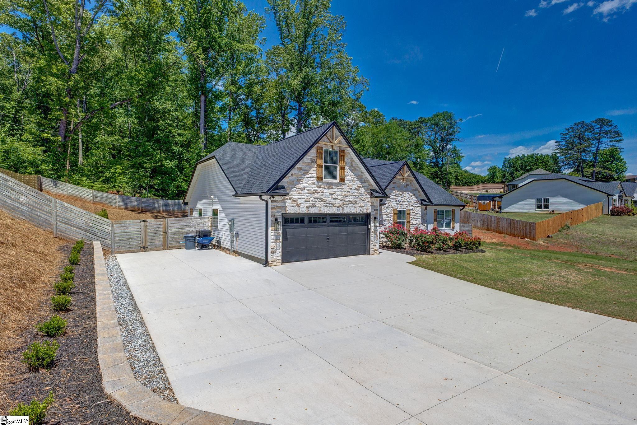 Anderson, South Carolina 29621, United States, 3 Bedrooms Bedrooms, ,2 BathroomsBathrooms,Residential,Contingent,124681