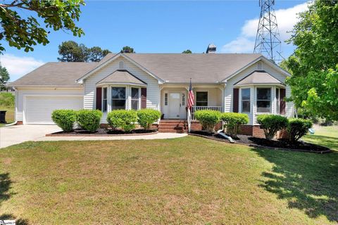 Photo of 302 Foxfire Drive, Simpsonville, SC 29680 (MLS # 1589854)