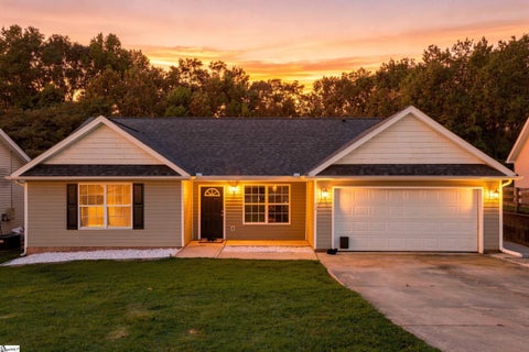 Photo of 270 Chateau Street, Boiling Springs, SC 29316 (MLS # 1604002)