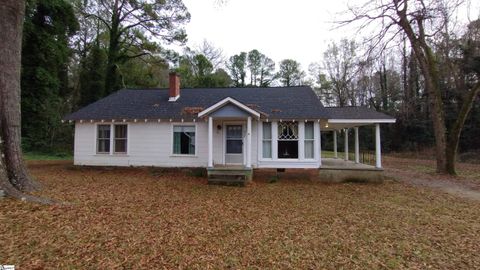 Photo of 228 Circle Drive, Greenwood, SC 29646 (MLS # 1577090)