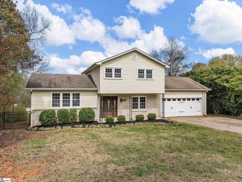 Photo of 3188 Carolina Country Club Road, Spartanburg, SC 29306 (MLS # 1590494)
