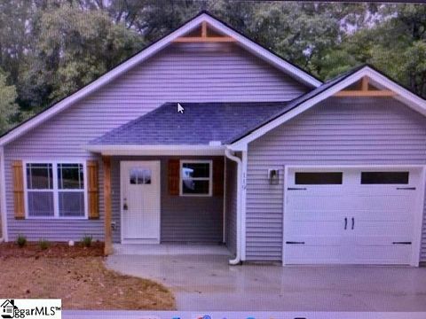 Photo of 210 E Greenwood Street, Landrum, SC 29356 (MLS # 1580649)