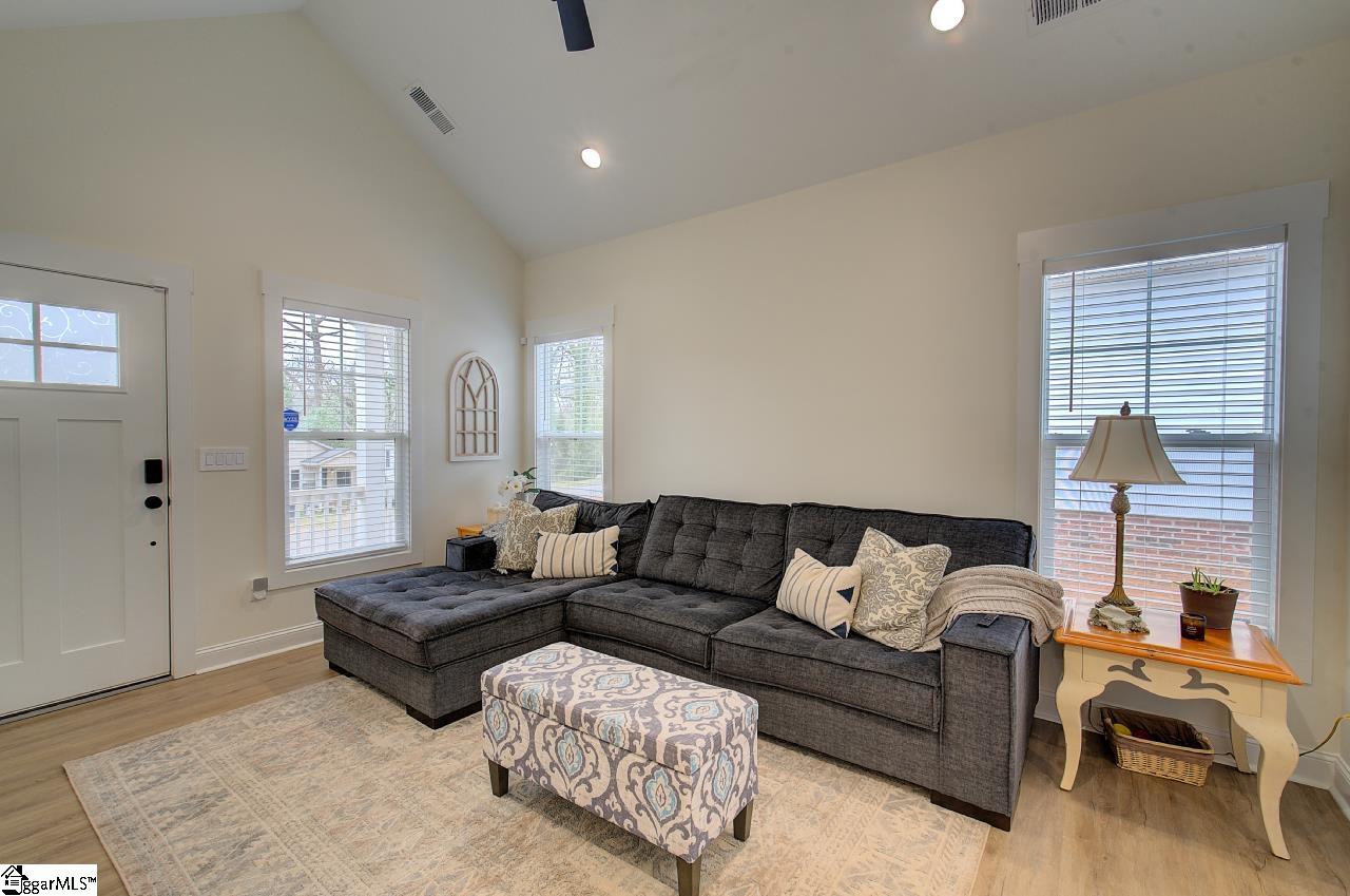 Greenville, South Carolina 29607, United States, 2 Bedrooms Bedrooms, ,1 BathroomBathrooms,Residential,Active,80686