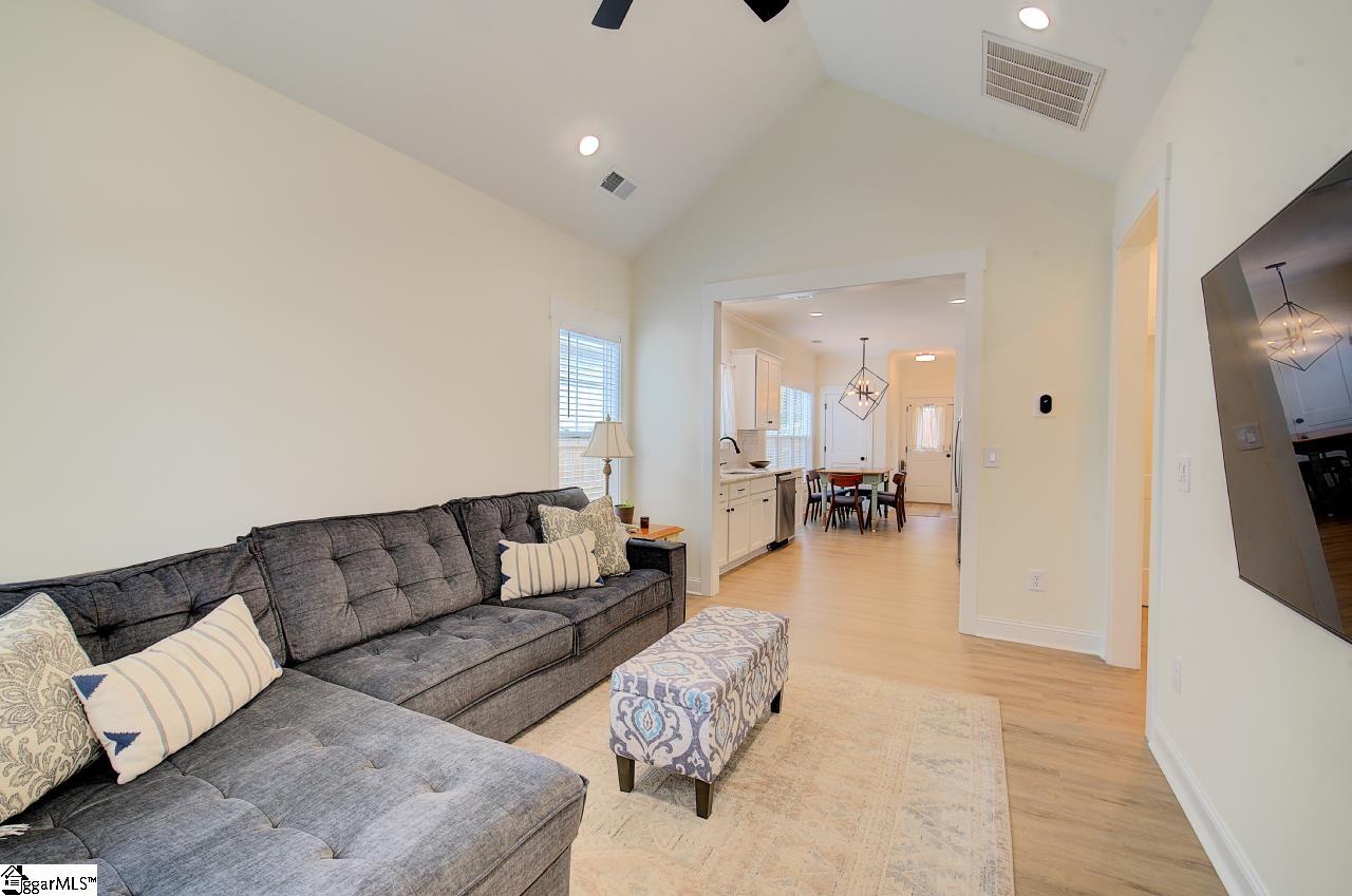 Greenville, South Carolina 29607, United States, 2 Bedrooms Bedrooms, ,1 BathroomBathrooms,Residential,Active,80686