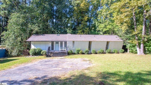 Photo of 111 Oakdale Drive, Greenwood, SC 29649 (MLS # 1603387)