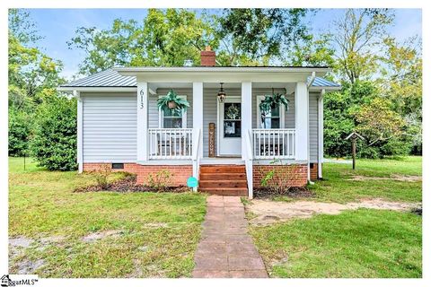 Photo of 613 E Florida Avenue, Clinton, SC 29325 (MLS # 1582260)