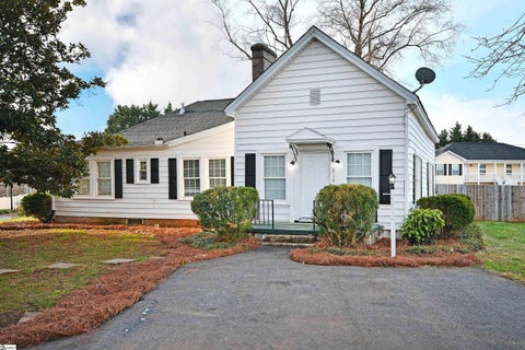 Photo of 210 Walnut Hill Drive, Easley, SC 29642 (MLS # 1603854)